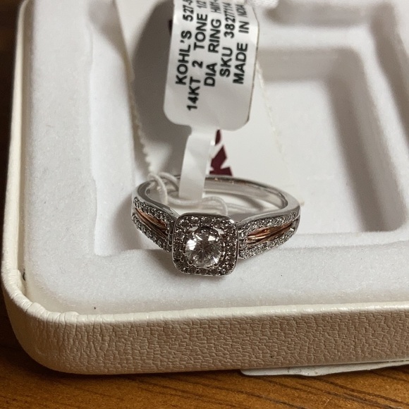 Vera Wang 14K Diamond Ring - Picture 4 of 9